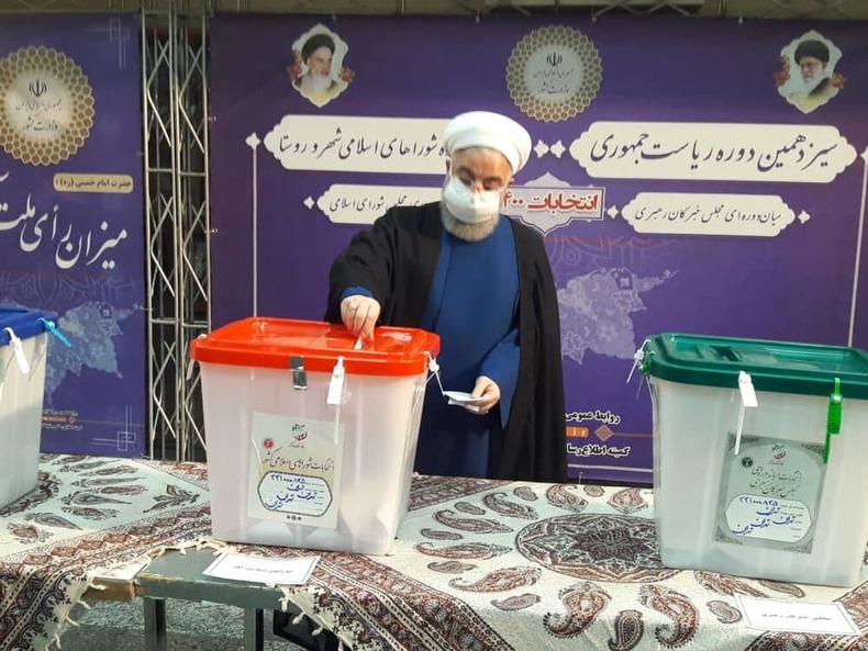 حسن روحانی رای خود را به صندوق انداخت + فیلم