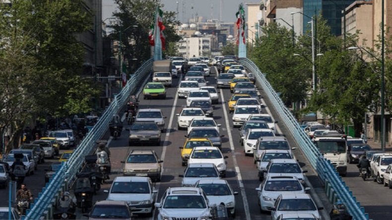 حجم بالای تردد‌ها و ترافیک در سطح معابر شهر تهران