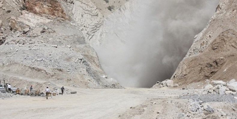 یک کشته و یک مصدوم در پی انفجار تونل کبیرکوه ایلام