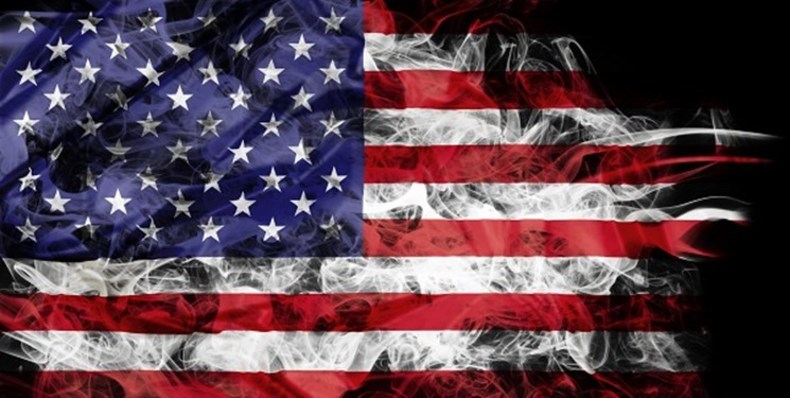 پرچم آمریکا باید عوض شود!/کشوری که شکسته و تکه تکه شده است