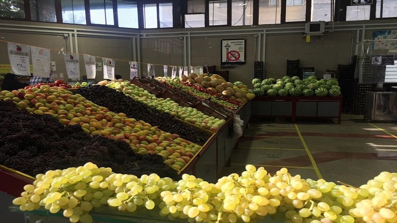 کاهش قیمت ۱۰ قلم میوه در میادین میوه و تره بار تهران