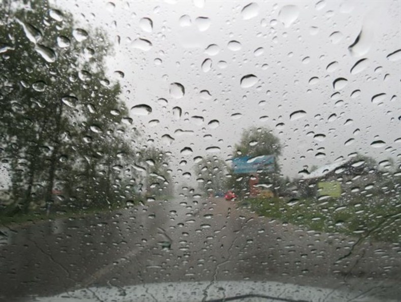 بارش باران در گرمای تابستانی +فیلم