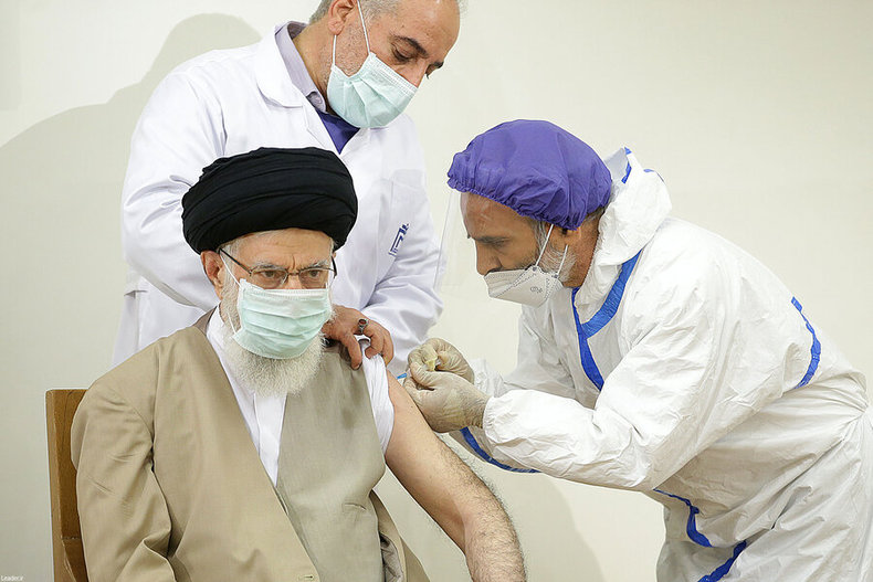 تقدیر رهبر انقلاب از حرکت علمی بزرگ و آبروبخش جوانان ایرانی برای تولید واکسن کرونا