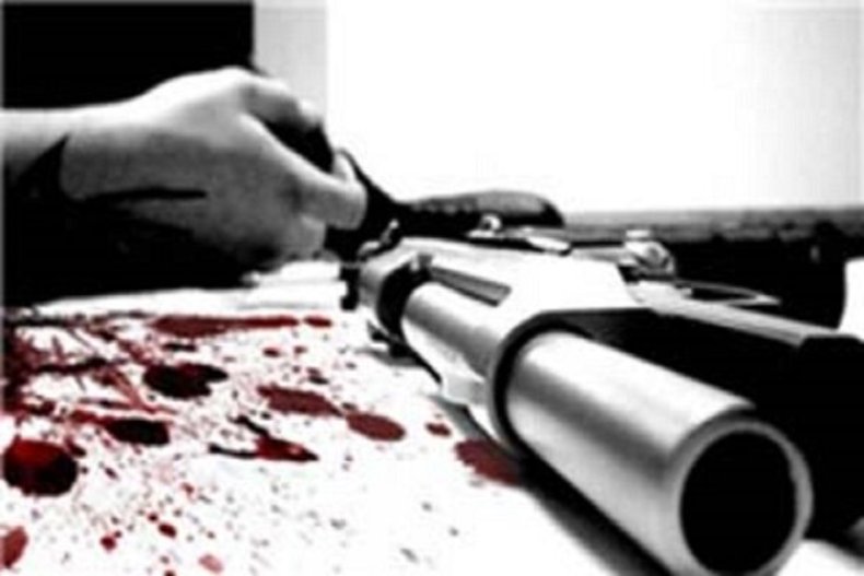 یک مرد جلوی شورای حل اختلاف به همسرش شلیک کرد