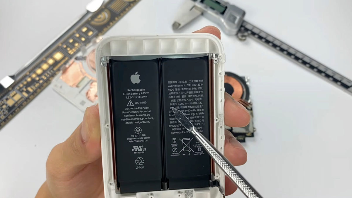 کالبدشکافی مگ سیف باتری پک اپل از باتری دو سلولی خبر می‌دهد