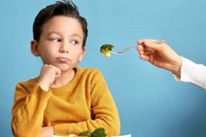 راهکارهایی برای ترغیب کردن کودکان به غذا خوردن