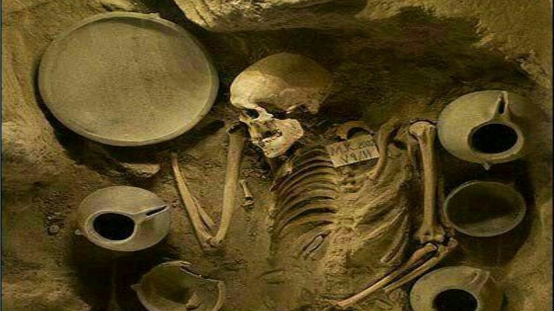 کشف قبرستان چندصد ساله در ساوجبلاغ