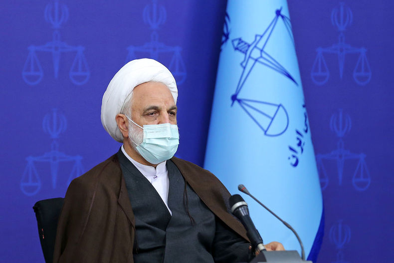 روزانه حداقل ۱۰ پیام مردمی را تا وصول نتیجه پیگیری می‌کنم