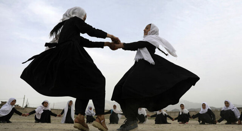 طالبان: دانش‌آموزان دختر در افغانستان به زودی به مدارس بازمی‌گردند