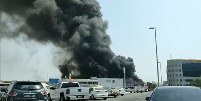 وقوع آتش‌سوزی بزرگ نزدیک فرودگاه دبی
