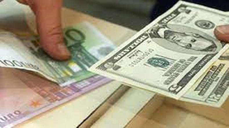 نوسان دلار و یورو در پایان هفته؛ دلار ۲۷ هزار و ۲۲۹تومان است