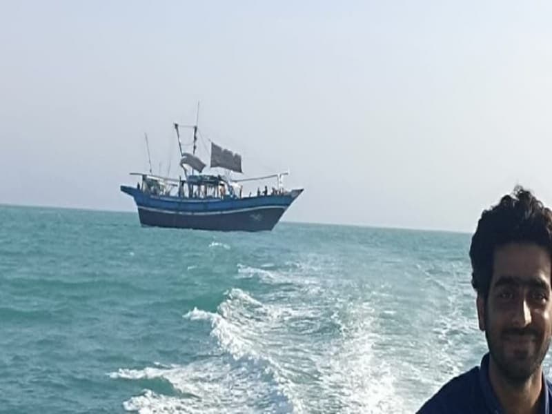 نجات شناور حادثه‌دیده پاکستانی در آب‌های جاسک با 24 خدمه+ عکس