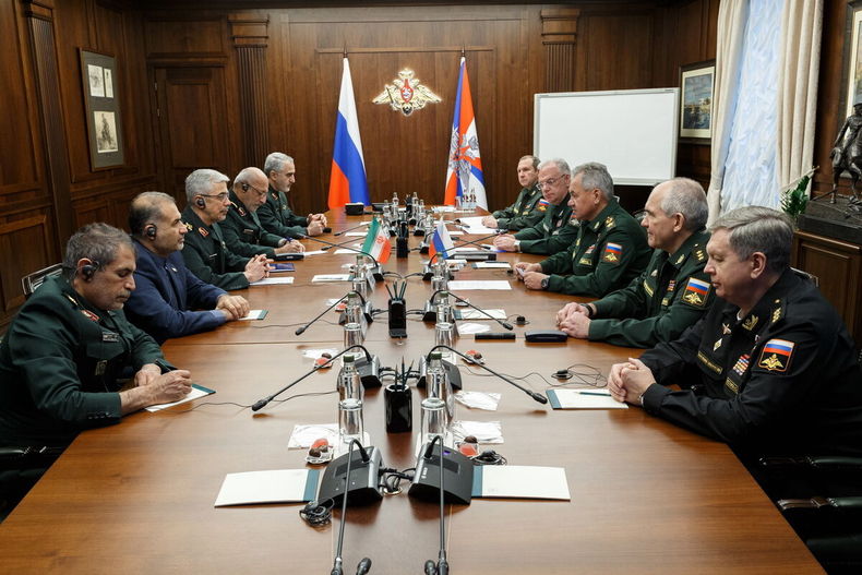 وزیر دفاع روسیه بر حمایت از همکاریهای دفاعی با ایران تاکید کرد
