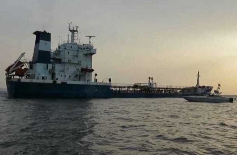 توقیف یک فروند کشتی خارجی در آب‌های پارسیان