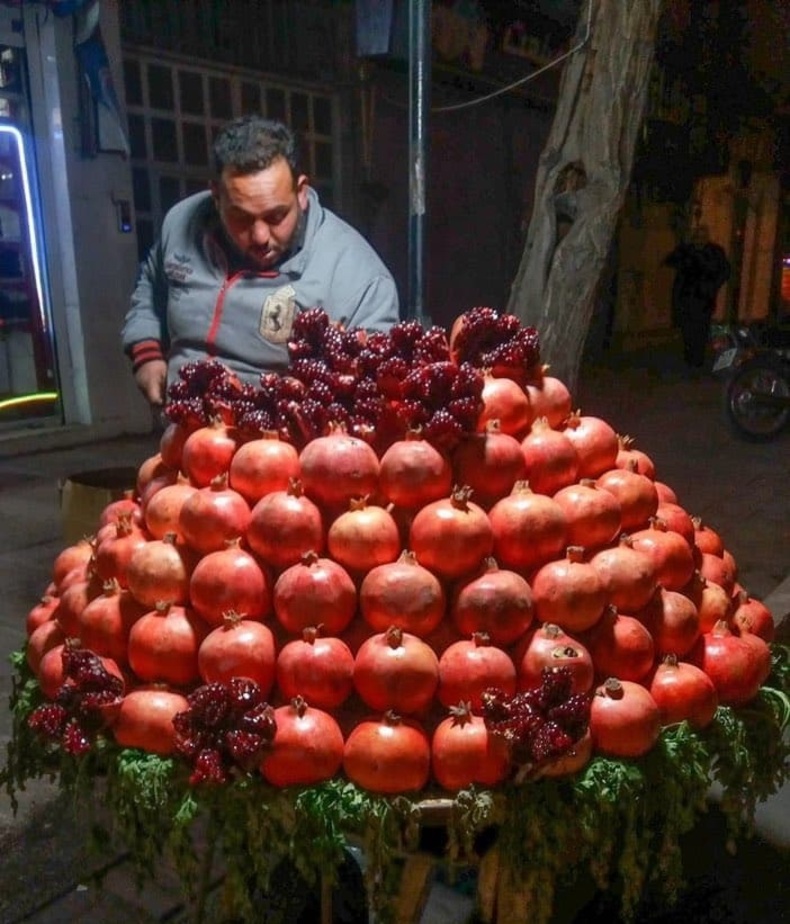 یک انارفروش خوش سلیقه در شیراز