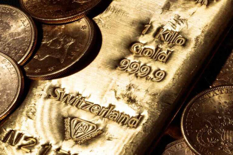 قیمت جهانی طلا از ۱٫۸۰۰ دلار پایین آمد