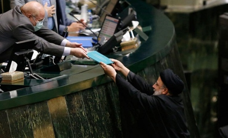 شعبده‌بازی دولت با ارز ۴۲۰۰ در لایحه بودجه ۱۴۰۱