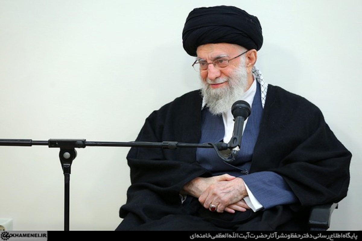 تصویری از دیدار اعضای اتحادیه انجمن اسلامی دانشجویان در اروپا با رهبر انقلاب