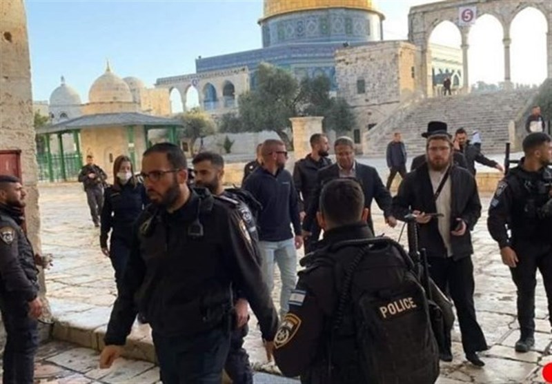 بن‌گویر قلاده پاره کرد