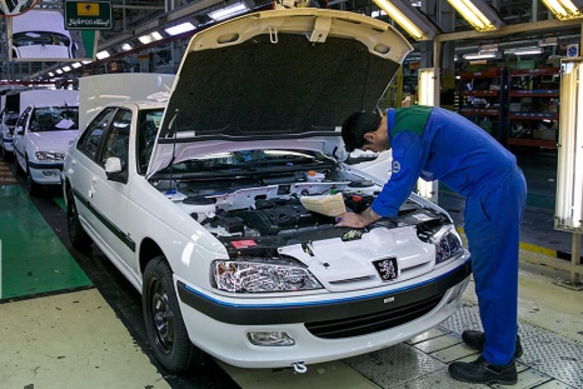 انتقاد کارشناسان از برخی تلاش‌ها برای توقف عرضه خودرو در بورس