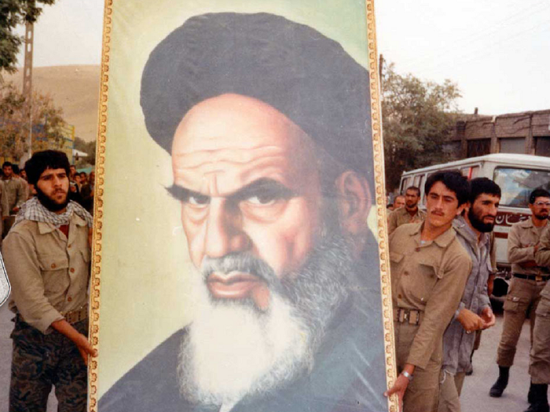 با رفتن شما منطقه به دست ضد انقلاب می افتد