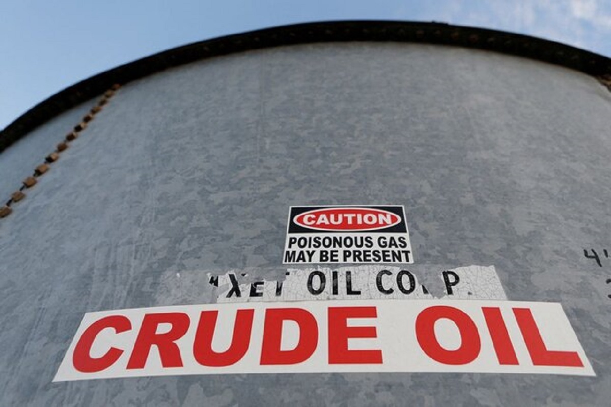 نفت با رشد قیمت اندک از سال ۲۰۲۲ خداحافظی می‌کند