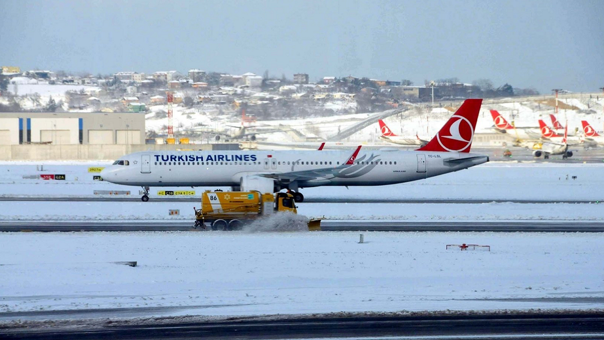 بارش برف در ترکیه بیش از ۲۰۰ پرواز را لغو کرد