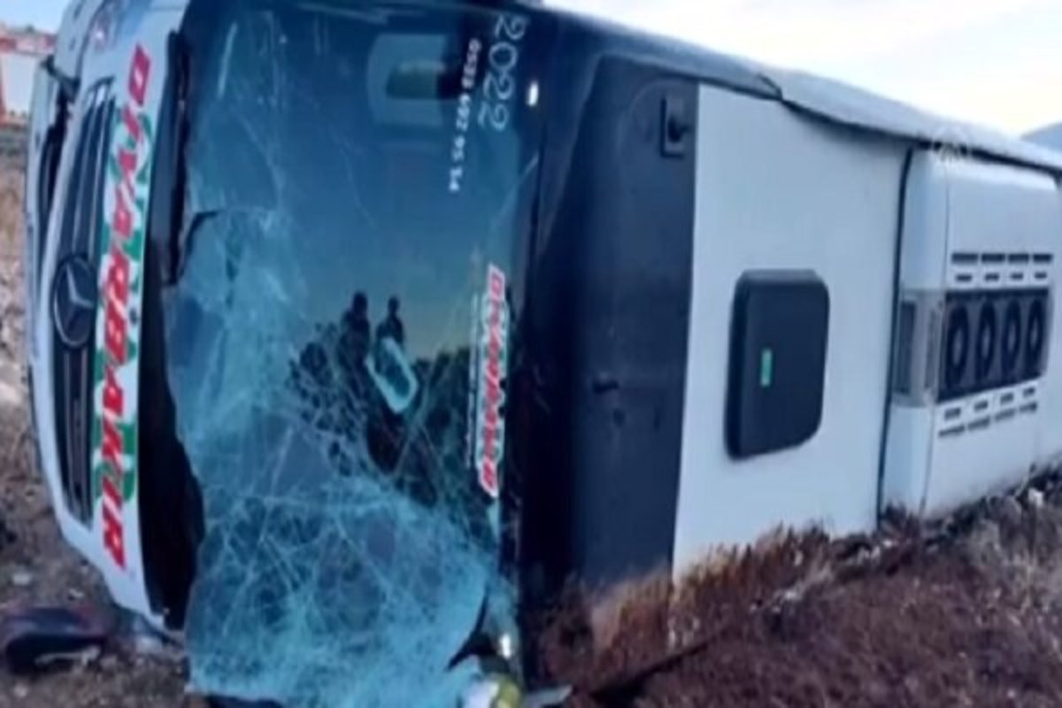 ۴۳ کشته و زخمی بر اثر واژگونی اتوبوسی در ترکیه