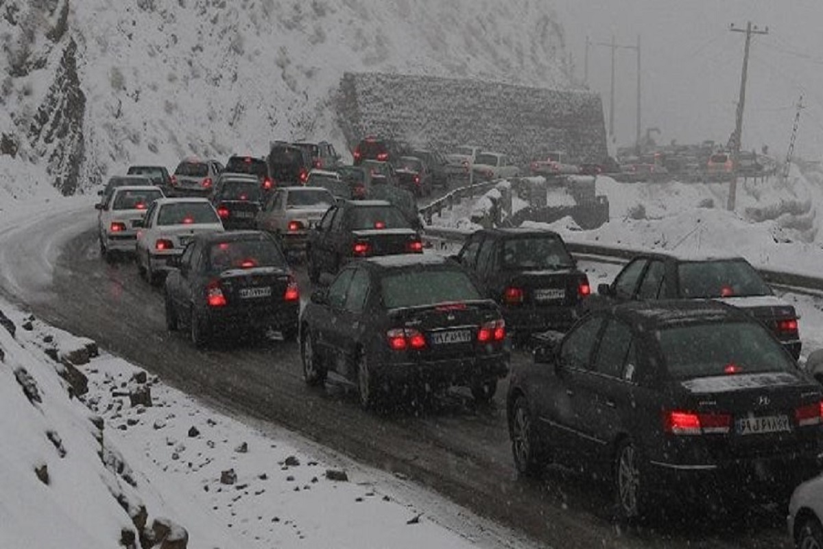 ترافیک سنگین در محورهای شرقی پایتخت/ ممنوعیت ورود بدون زنجیر چرخ به محورهای هراز و فیروزکوه