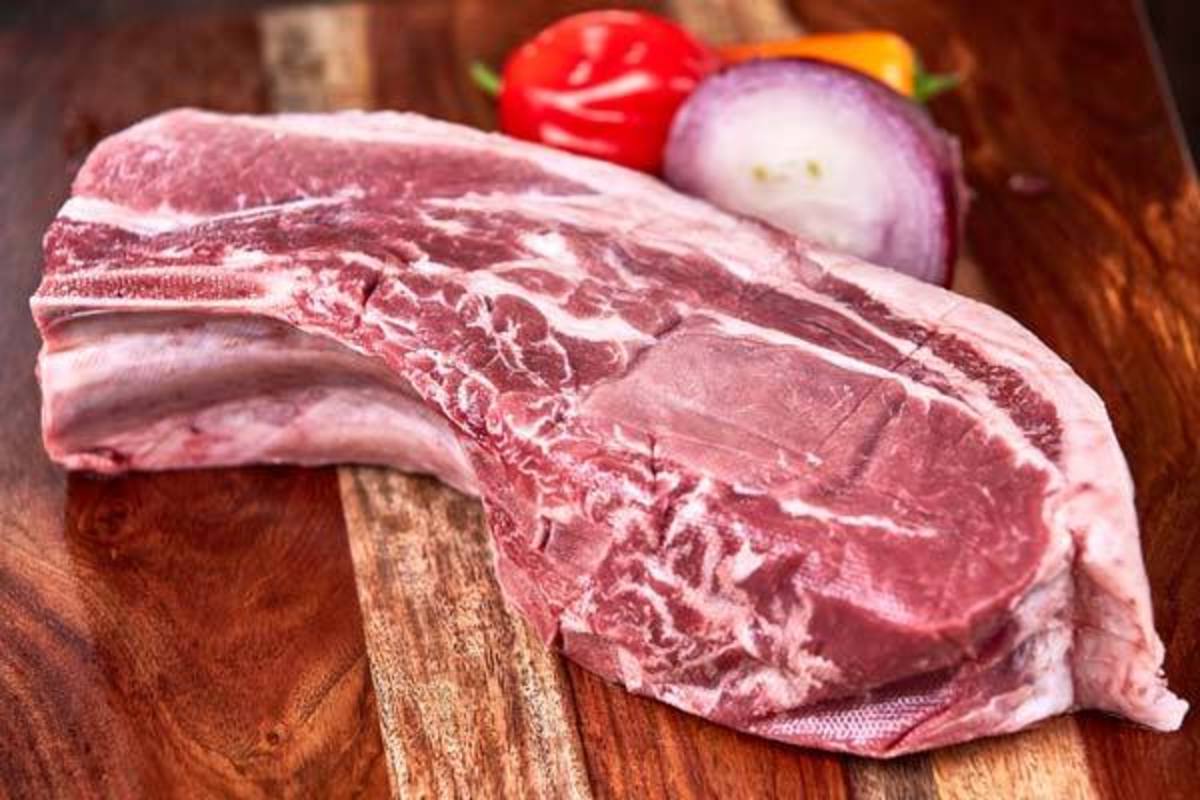 گوشت گرم وارداتی در تمامی میادین کشور عرضه می شود