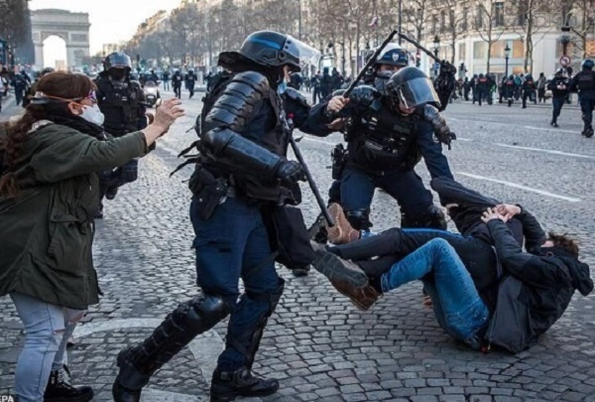 سکوت مرگبار سلبریتی ها در مقابل انقلاب های جهانی / چرا مدعیان حقوق بشر در برابر سرکوب زنان غربی ساکت‌اند؟