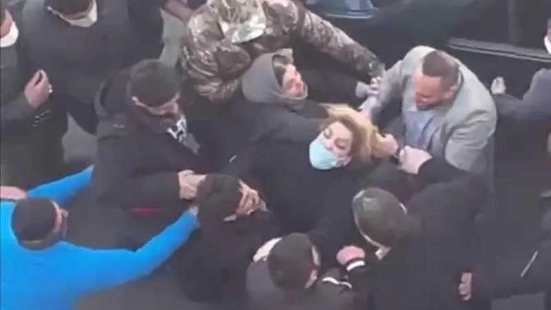 مهاجم مدرسه ۱۳ آبان پای بساط مشروب!