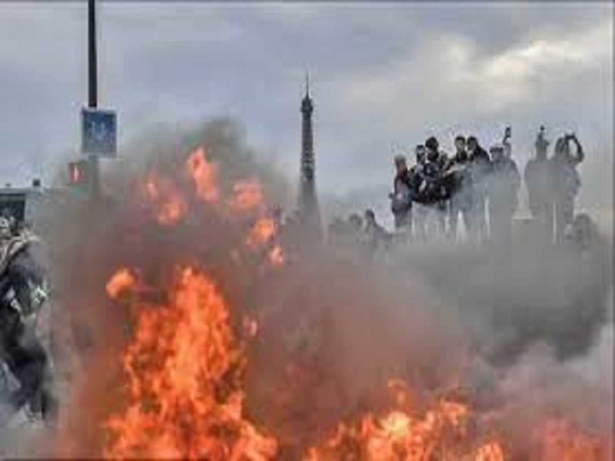 اعتراض و اعتصاب‌ها در فرانسه به اوج رسید پلیس 310 معترض را دستگیر کرد