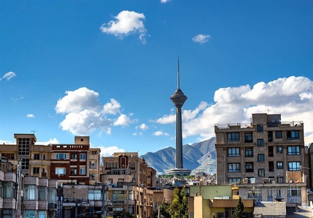 وضعیت هوای تهران ۱۴۰۱/۱۲/۰۶؛ تنفس هوای قابل قبول