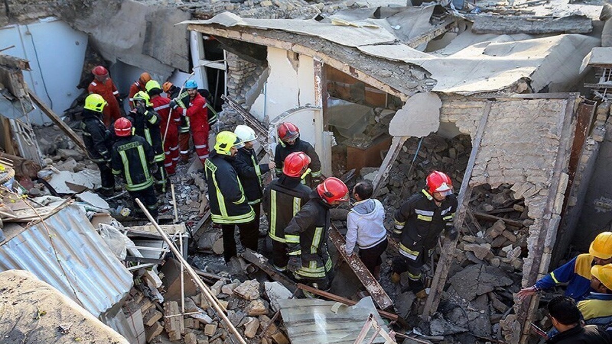 حادثه انفجار در یک منزل دو طبقه در خیابان ایروانی