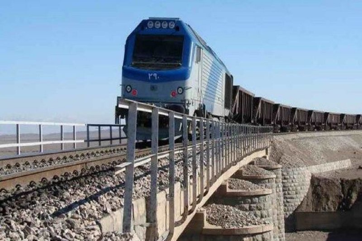 رفت و آمد قطارها در مسیر مشهد-سرخس /خط آهن آسیب زیادی ندیده است
