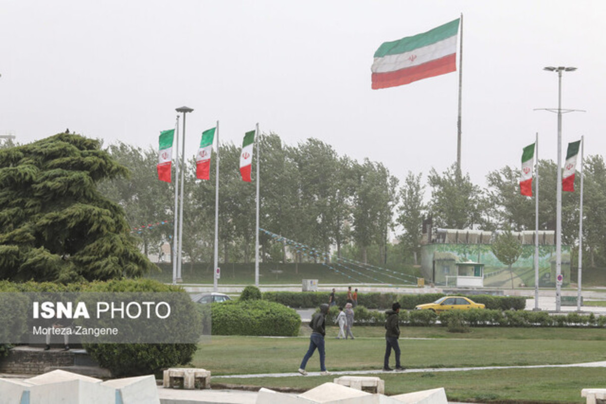 وزش باد شدید وخیزش گرد و خاک در تهران