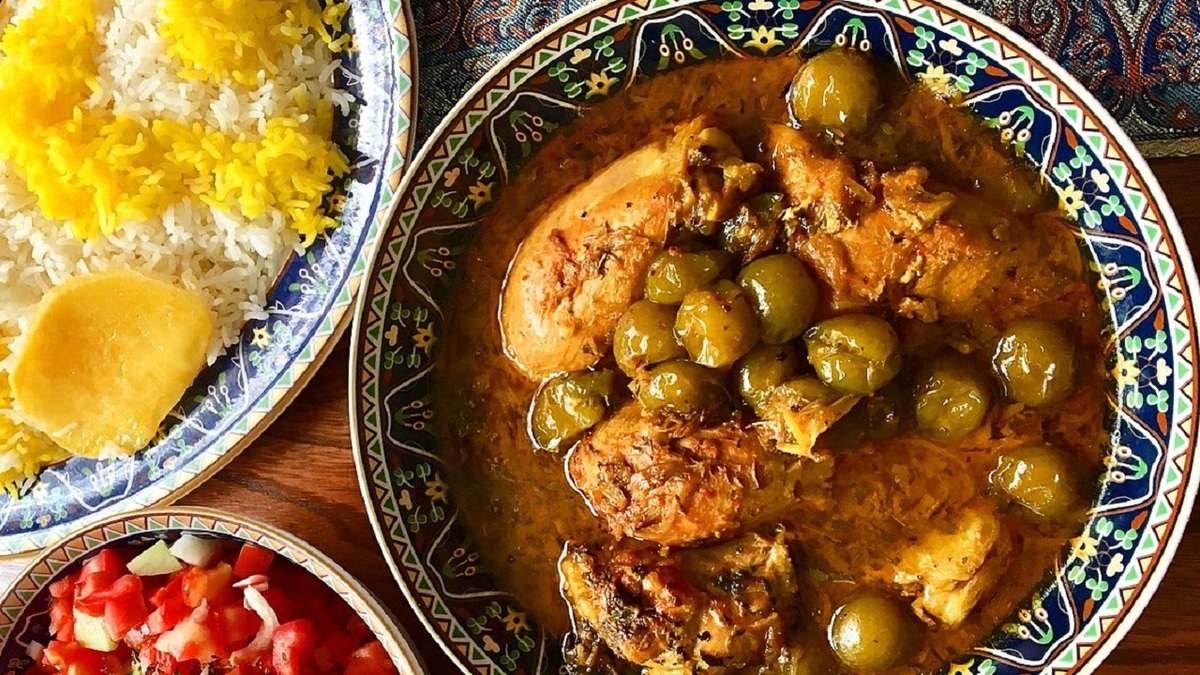 طرز تهیه خورش گوجه سبز (آلوچه) + فیلم