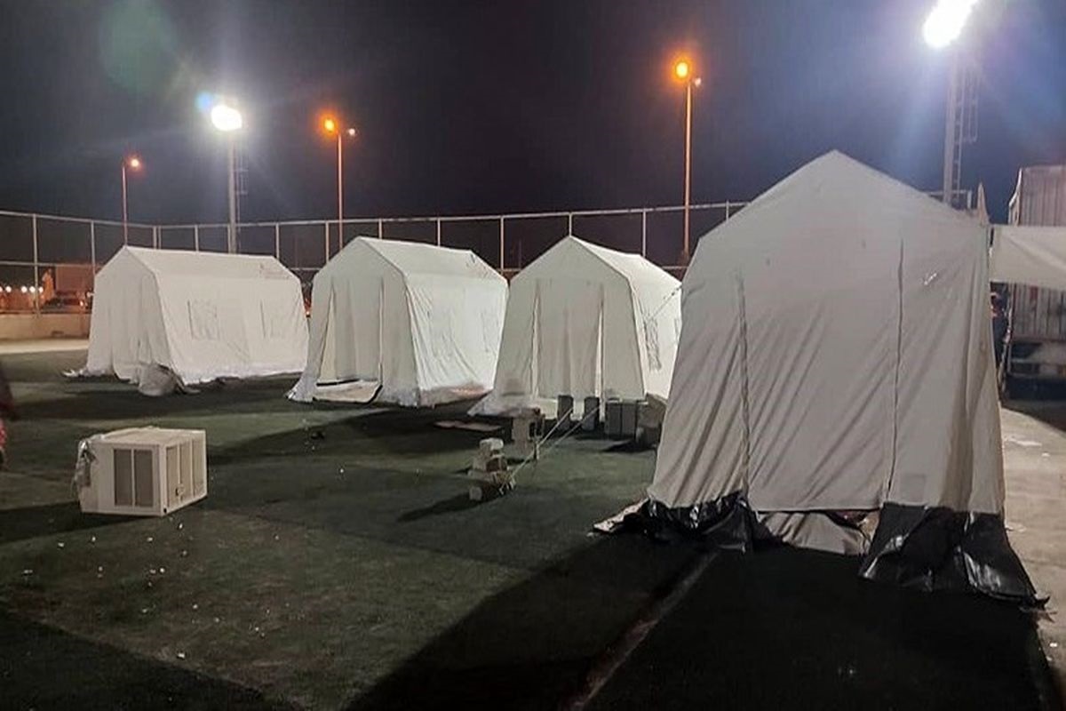 طبق اعلام استاندار هرمزگان نصب سایه بان برای چادرهای مردم زلزله‌زده انجام‌شده است