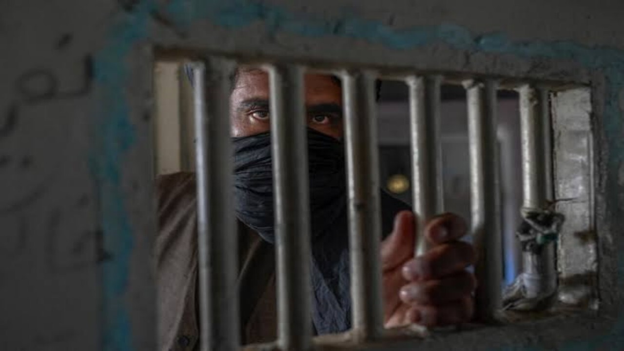 طالبان به فرمان هبت‌الله آخندزاده، ۹۳۵ زندانی را آزاد کردند