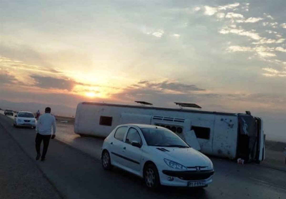 واژگونی اتوبوس کوهنوردان در زنجان ۱۹کشته و مجروح برجا گذاشت