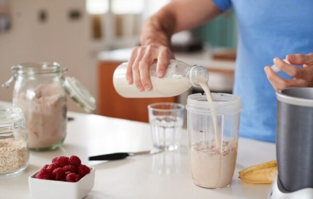 فواید و عوارض پروتئین وی برای سلامتی و تناسب اندام