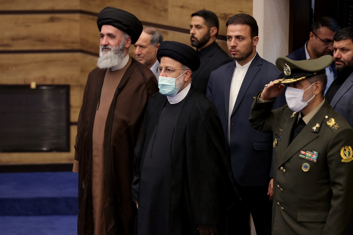 رئیسی: یک قدم با ساخت هواپیما مسافربری بیشتر فاصله نداریم