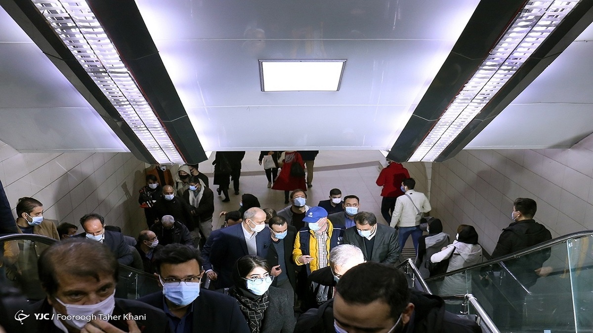 مصدومیت ۷ نفر بر اثر سقوط از پله برقی در متروی تهران