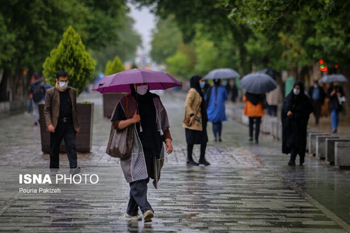 بارش باران و کاهش دما در ۱۲ استان/ خیزش گرد و خاک در نقاط مختلف کشور