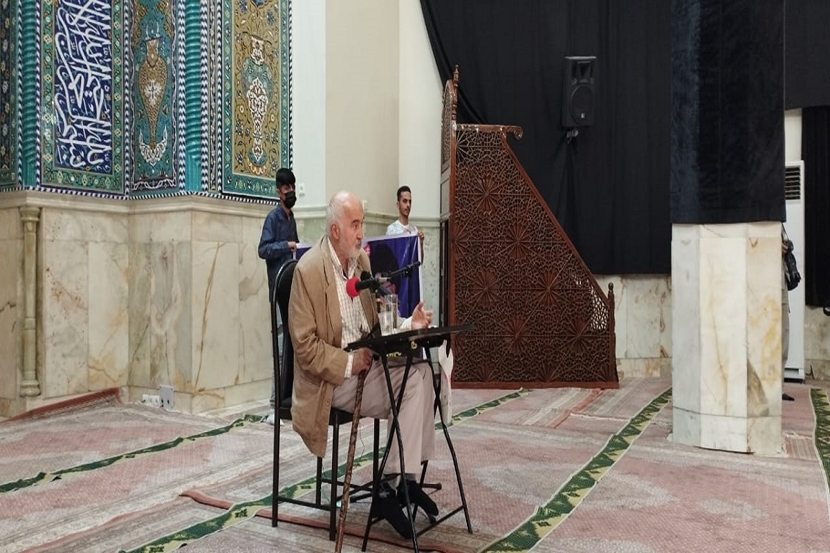 اگر کاری کنیم تا فقر موجود بیشتر شود در واقع به  همه از جمله شهدا ظلم کرده ایم