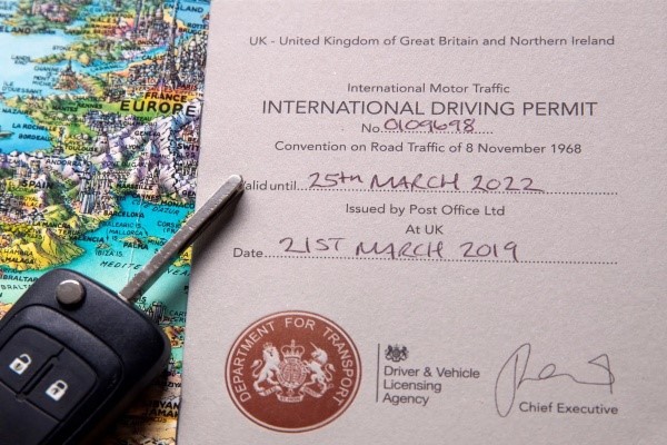 چگونه می توانیم گواهینامه بین المللی رانندگی بگیریم؟