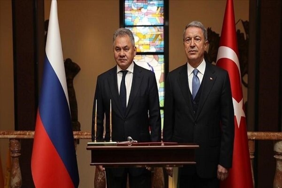 وزیر دفاع ترکیه با همتای روس خود گفتگو کرد