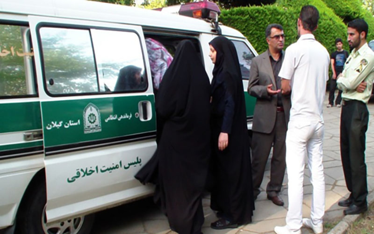 حجاب گرفتار سیاسی کاری