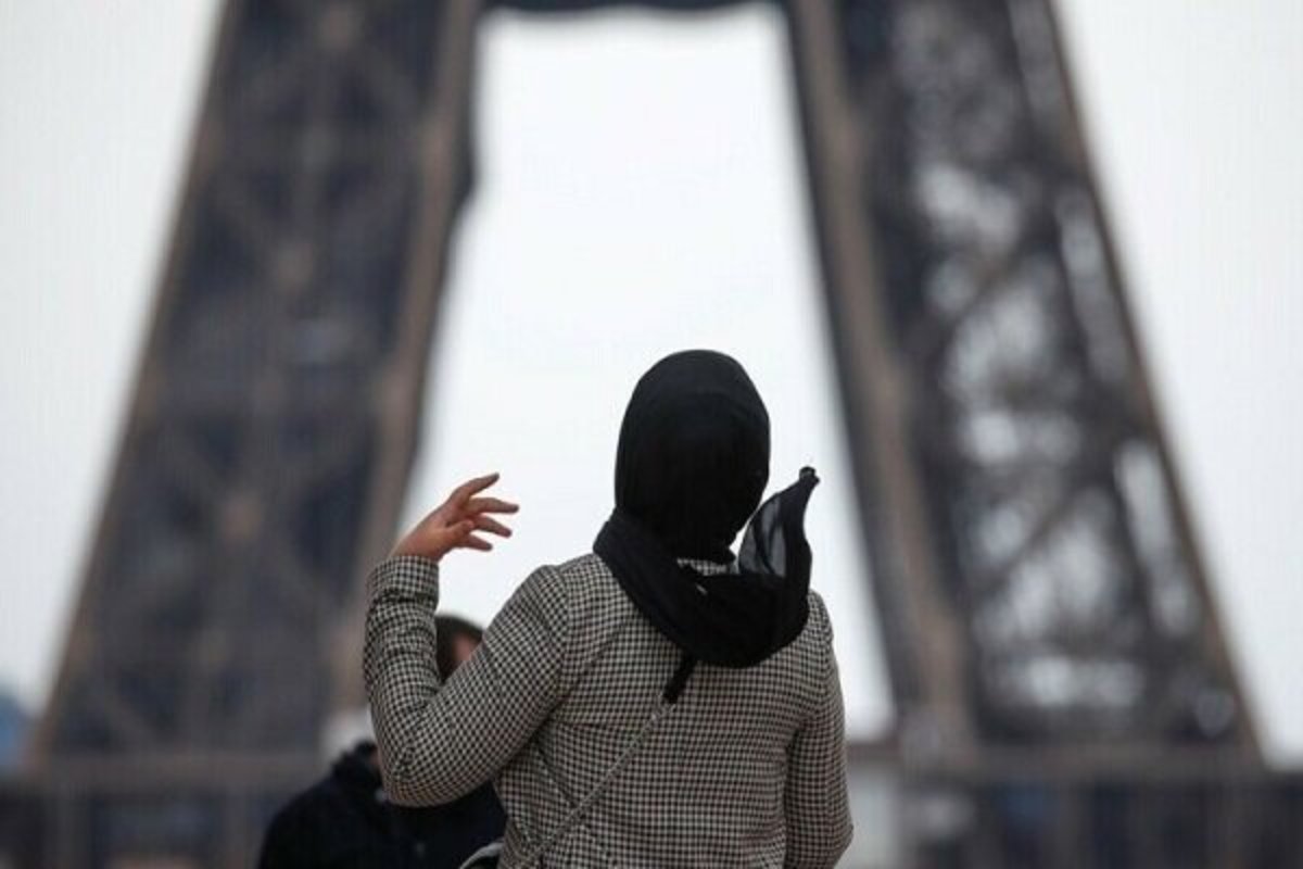نیمی از جوانان فرانسوی با ممنوعیت حجاب در اماکن عمومی مخالفند